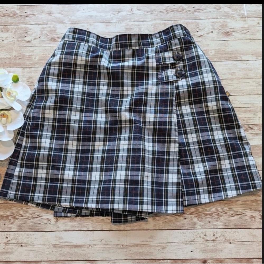 Dennis Girl Uniform
Marymount Plaid skort Size 10H